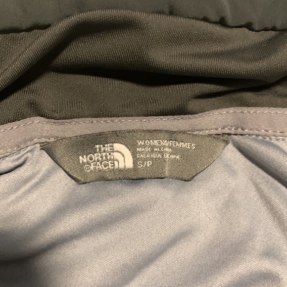 North Face Mountain Lightweight Pullover, Quarter Zip - Picture 4 of 6